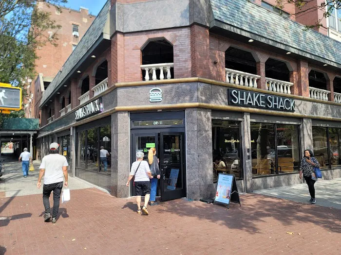 Shake Shack Jackson Heights Picture 5