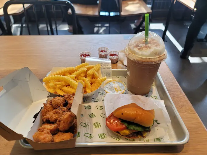 Shake Shack Jackson Heights Picture 9