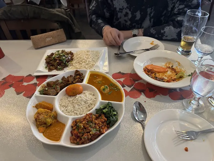 Lakeside NYC Nepalese and Indian Restaurant Picture 3