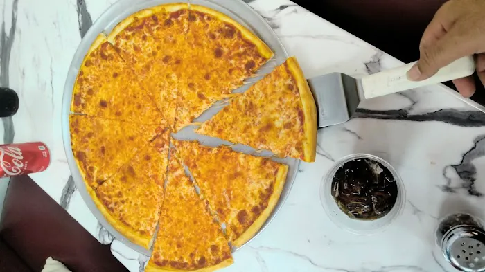 Lucia Pizza Picture 1