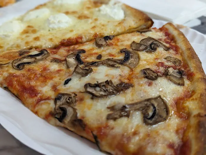 Lucia Pizza Picture 4