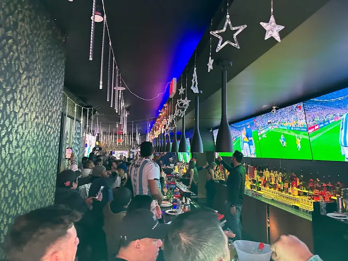 79 Amigo bar Picture 5