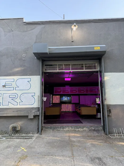 DEBBIES BURGERS Picture 6