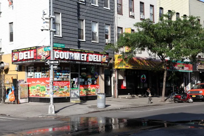 Royal Deli & Grill Picture 9