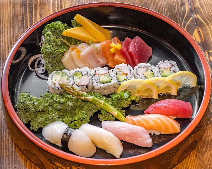 Sushi & Noodles Picture 4