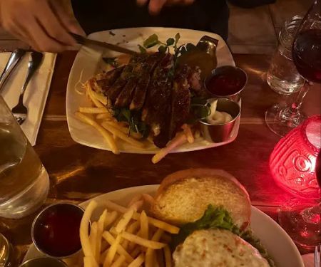 Mominette Bistro
