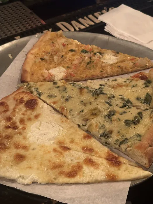 Artichoke Basille's Pizza Picture 2