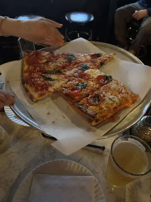 Artichoke Basille's Pizza Picture 4