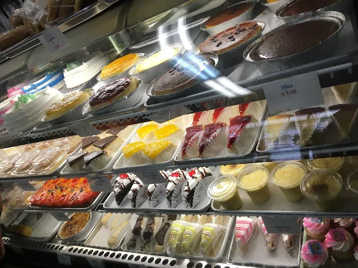 El Manantial Bakery Picture 6