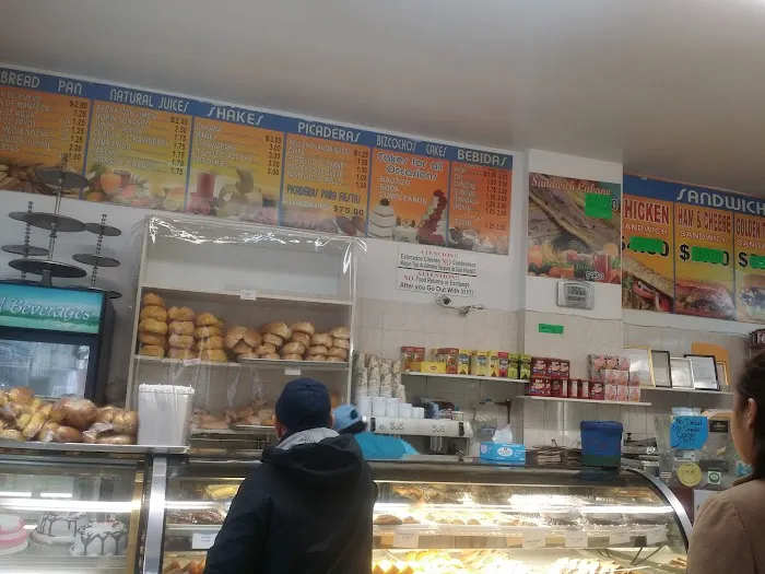 El Manantial Bakery Picture 5