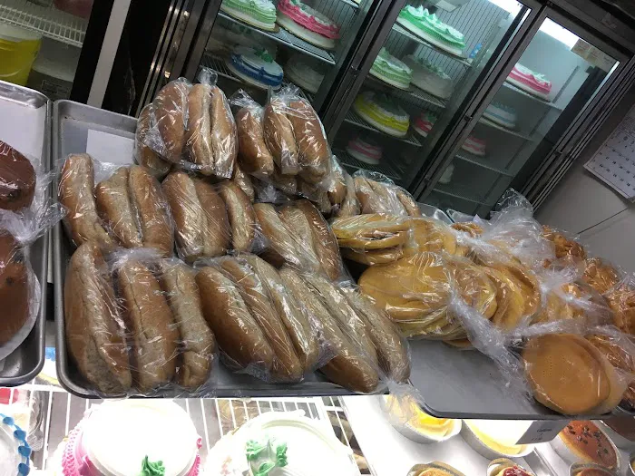 El Manantial Bakery Picture 2
