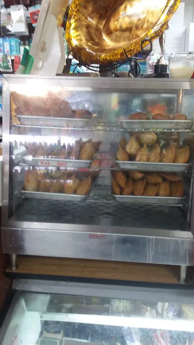 El Guayo Deli Grocery Picture 6