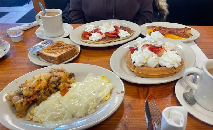 Court Deli Picture 10
