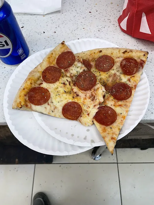 Yankees 99¢ Hot Pizza Picture 9