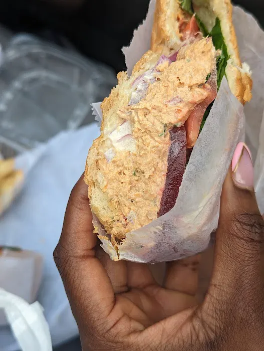 Court Side Deli II Picture 4