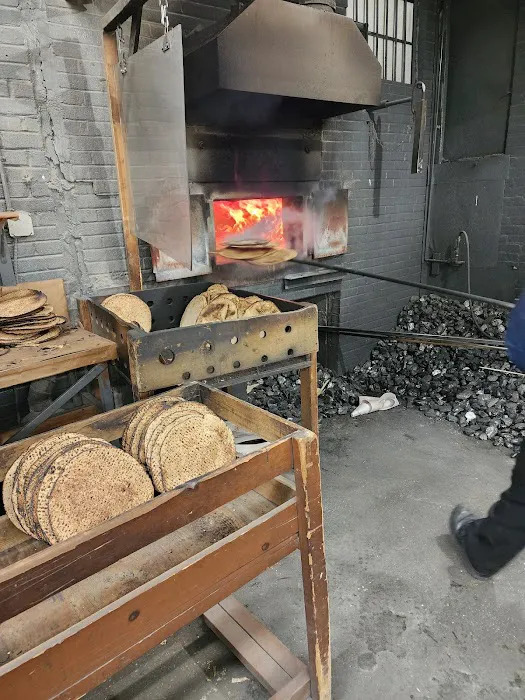 Kerestir Matzah Bakery קערעסטיר מצה בעקערי Picture 7