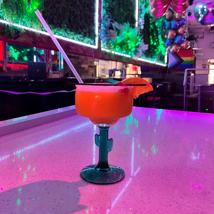 Hombres Lounge Picture 8