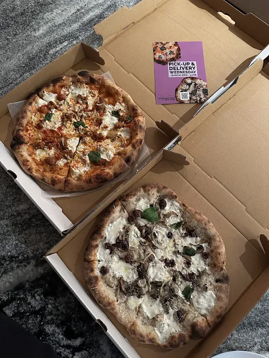 Starrlight Pizza Picture 10