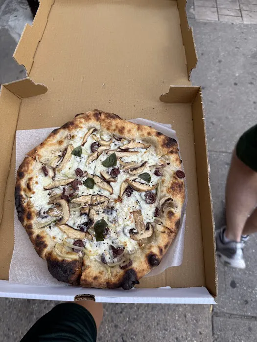 Starrlight Pizza Picture 8