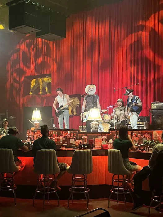 Love's Club Picture 5