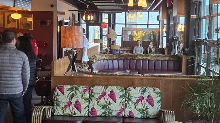 Hank’s Bar Picture 7