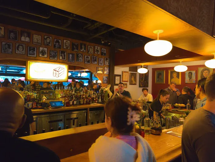 Hank’s Bar Picture 4