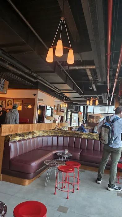 Hank’s Bar Picture 3
