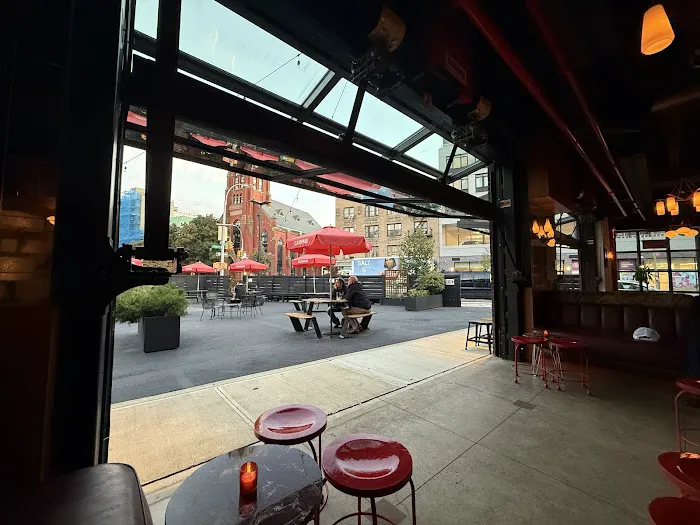 Hank’s Bar Picture 5