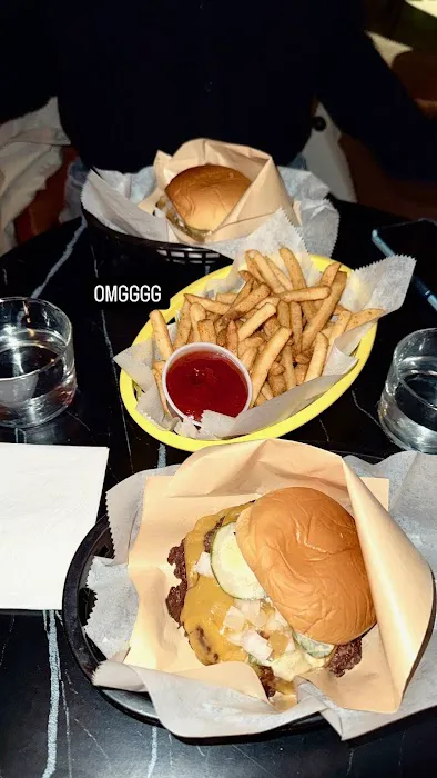 Lacey Burger Picture 5