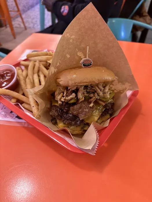 Lacey Burger Picture 1