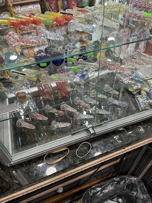 Y&S Deli Picture 10