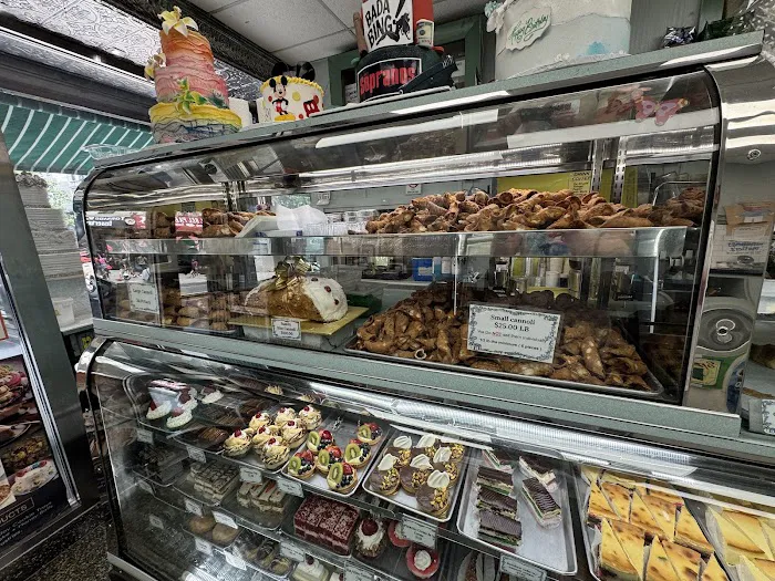 Circo's Pastry Shop Picture 6