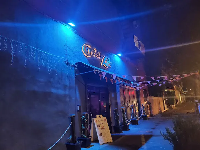 CREDIT LIFE BAR & GRILL Picture 3