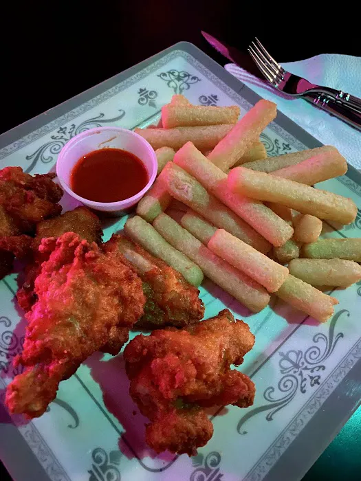 CREDIT LIFE BAR & GRILL Picture 5