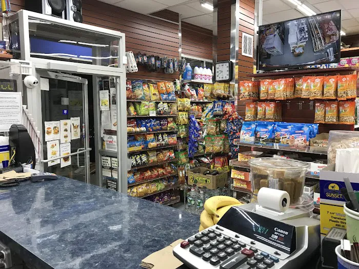 Alan's Deli Grocery Picture 7