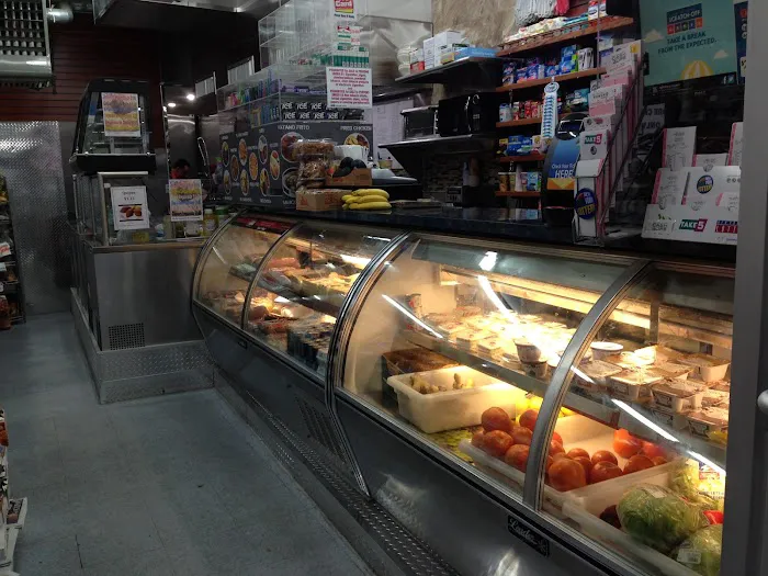 Alan's Deli Grocery Picture 4