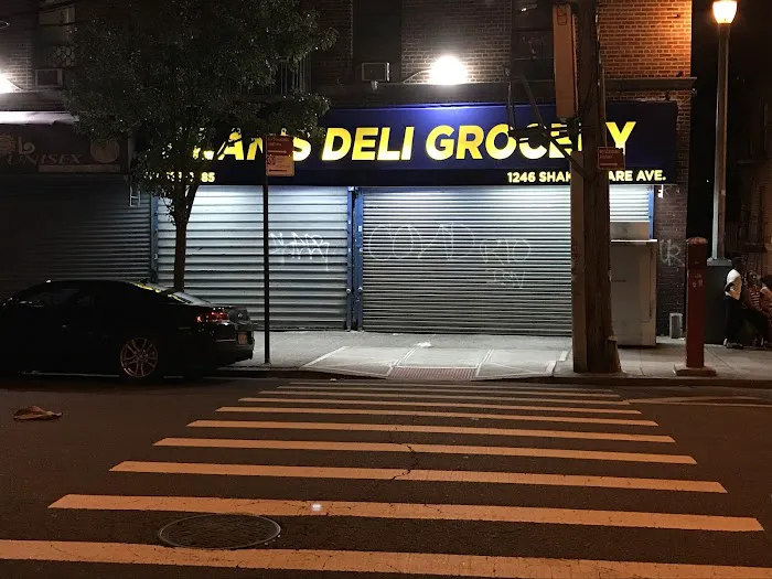 Alan's Deli Grocery Picture 9