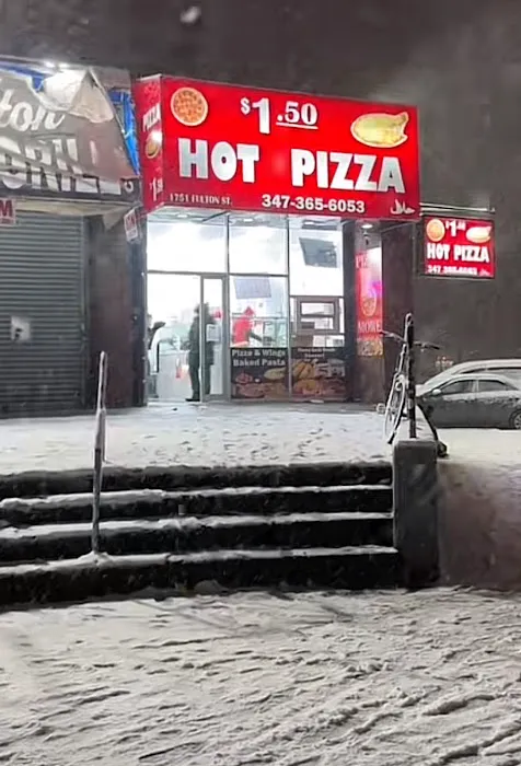 Hot Fresh Pizza Picture 2