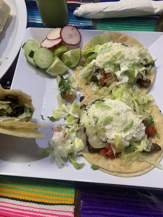 Tacos El Coyote Picture 3