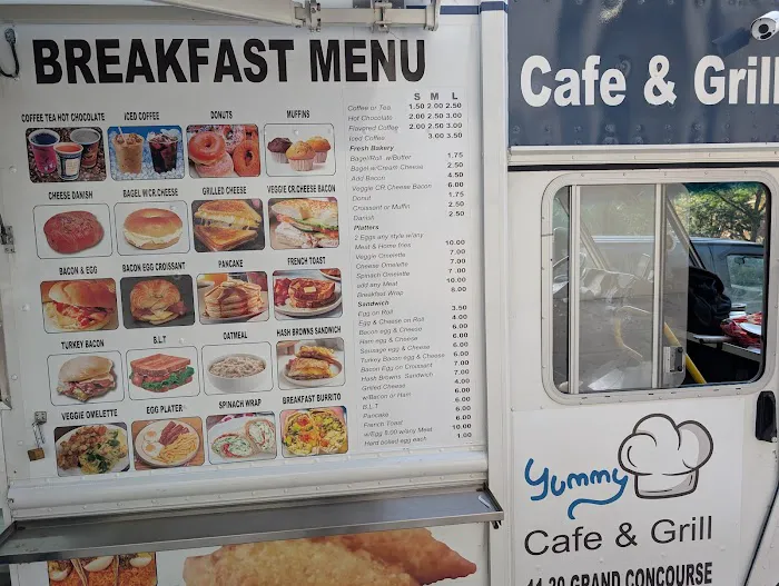 YUMMY Cafe & Grill Picture 10