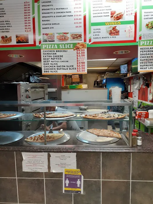 Loja's Pizza Picture 6