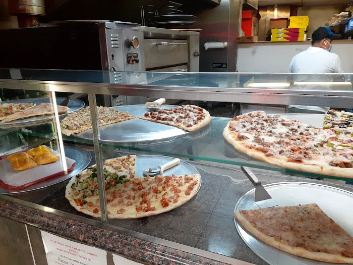 Loja's Pizza Picture 7