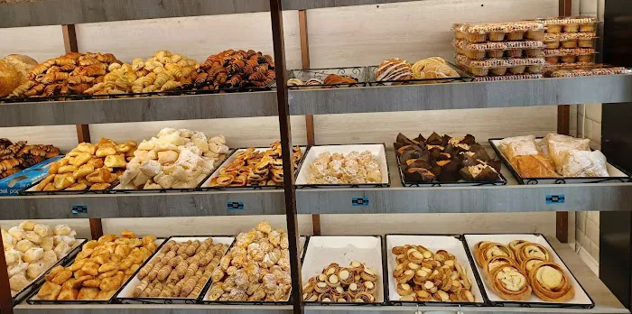 Black & White Kosher Bakery Picture 5