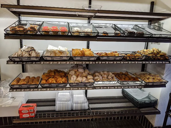 Black & White Kosher Bakery Picture 4
