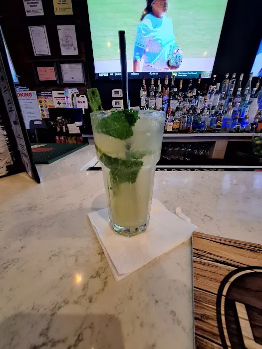 Leo’s Restaurant & Sports Bar Picture 2