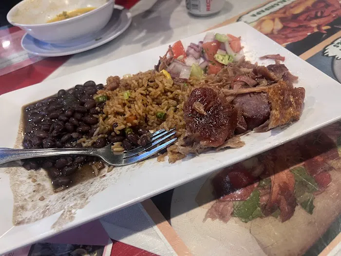 La Pequena Taste of Italy Pizzeria & Restaurant Picture 9
