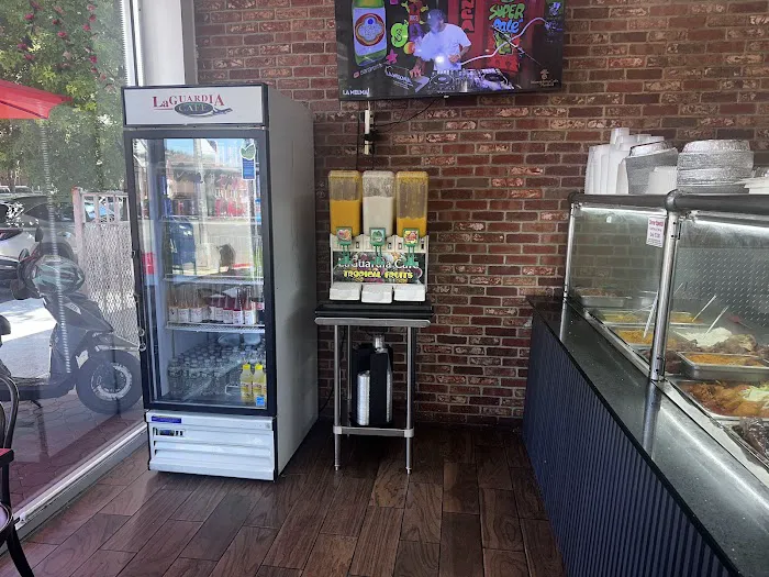 LaGuardia Cafe Picture 9