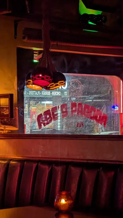 Abe's Pagoda Bar Picture 3