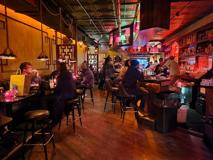Abe's Pagoda Bar Picture 7