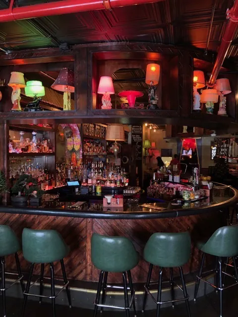 Abe's Pagoda Bar Picture 4